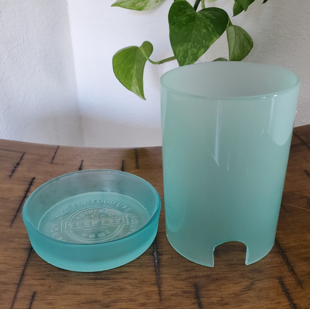 Scentsy Teal Glass 2 Piece Utensil Jewelry Vase Warmer NIB - Picture 7 of 10